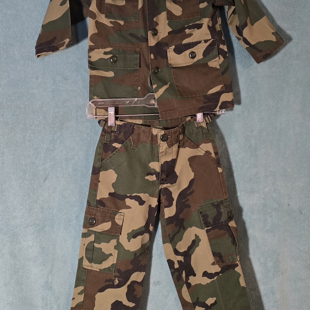 Childrens U.S. Army Woodland Camo Battle Dress Uniform (BDU) jacket Size 4